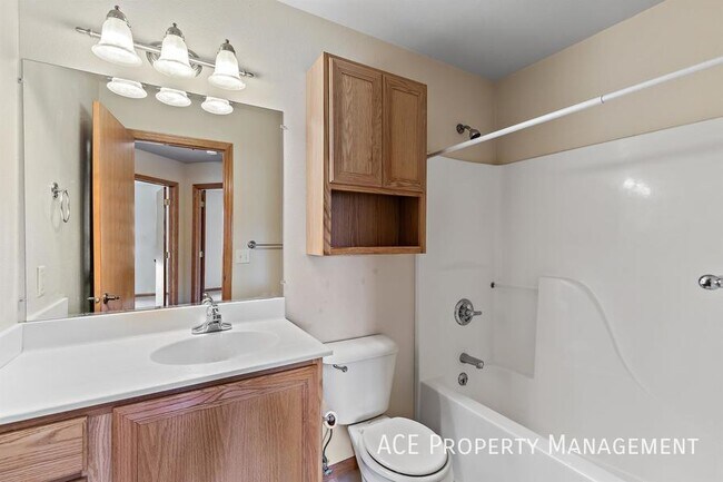 Building Photo - 251 Grandeur Ln