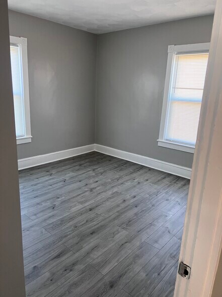 Building Photo - 496 Summer St