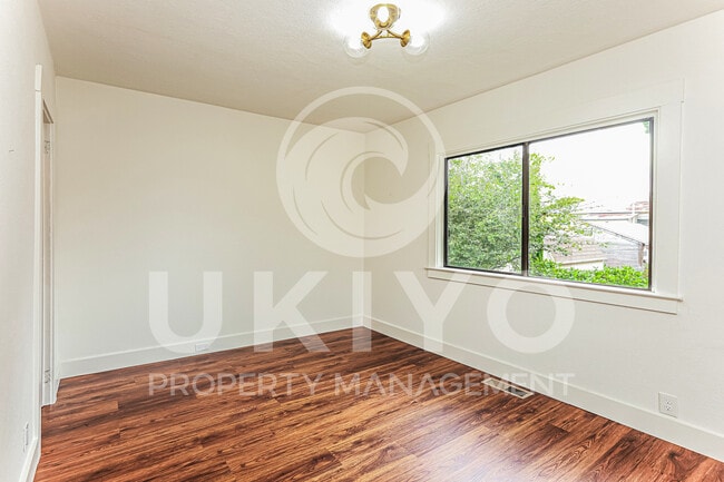 Building Photo - 891 57th St