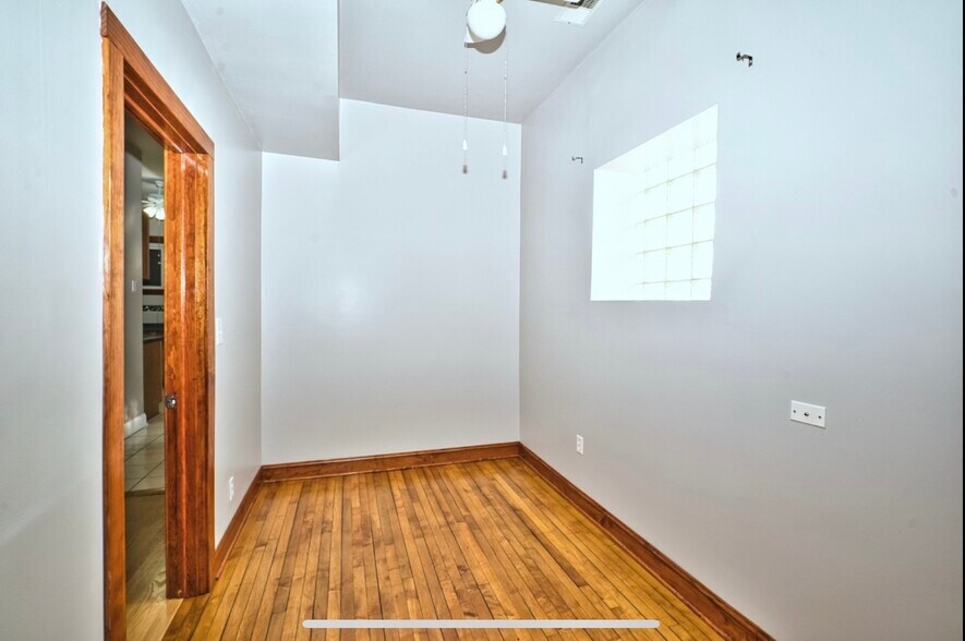 Building Photo - 1747 W Le Moyne St
