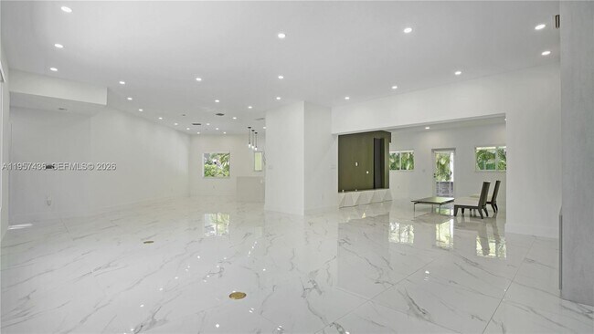 Building Photo - 711 Sunset Rd