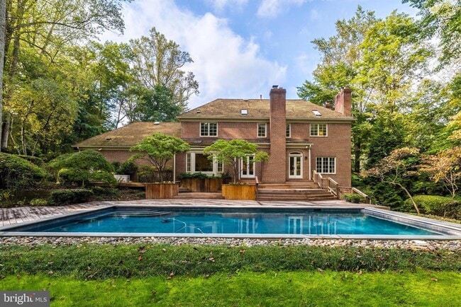 Building Photo - 8001 Greenwich Woods Dr