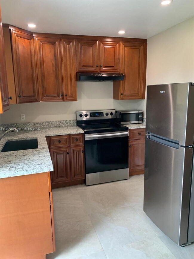 Building Photo - 19121 NE Miami Ct