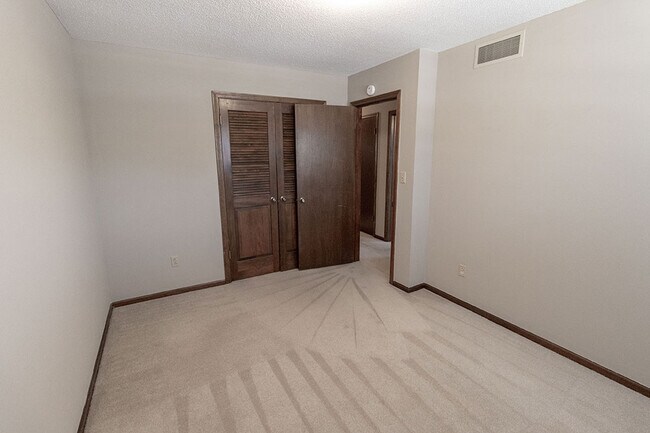 Building Photo - 306 W Briarwood Ln