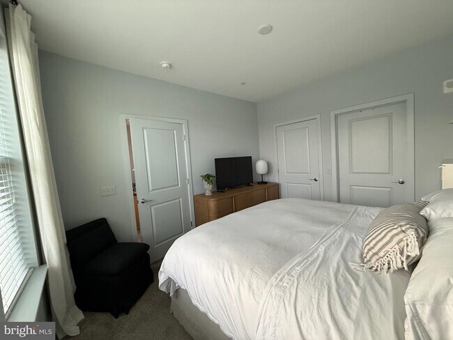 Building Photo - 15250 Siesta Ky Way