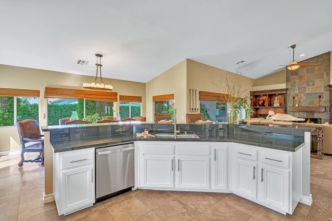 Building Photo - 45607 Pelican Hill Ct