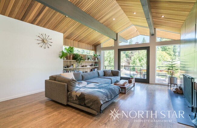 Building Photo - Perfectly located Lake Oswego Mid-century Modern Home with Lake Rights
