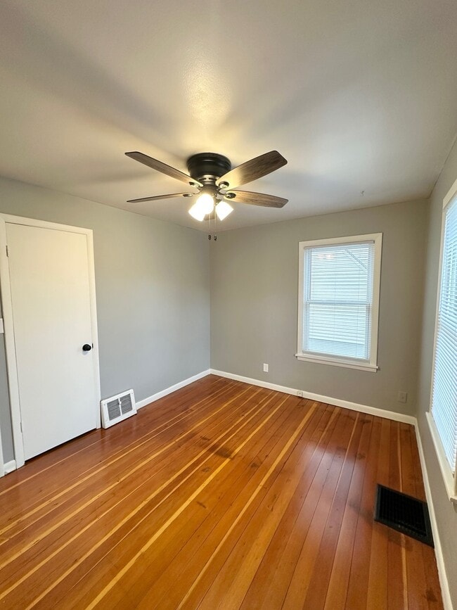 Building Photo - 858 Clay St