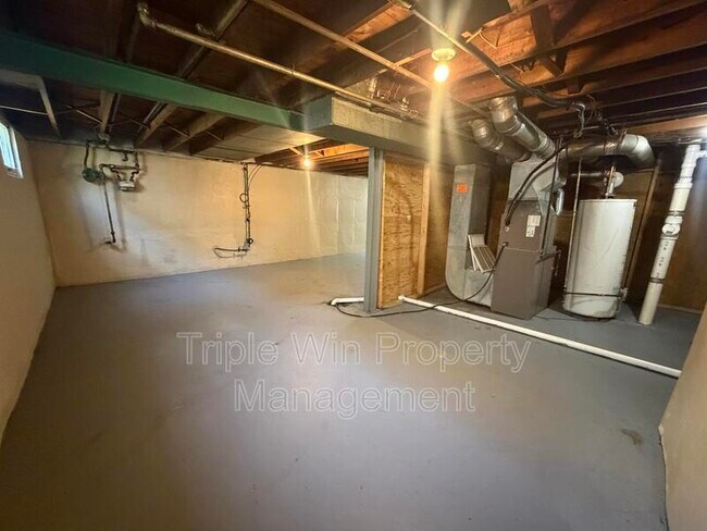 Building Photo - 7417 Pleaseway Dr