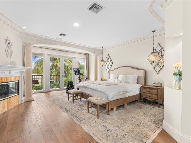 Building Photo - 3030 NE 45th St