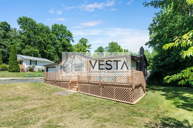 Building Photo - 688 Upper Grassy Branch Extension