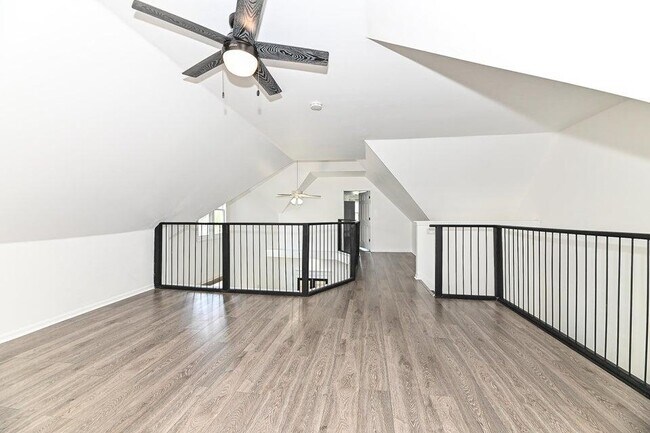 Building Photo - 118 W Reservoir Ave