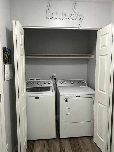 Building Photo - 6126 Jeffrey Pl