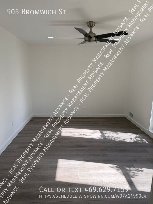 Building Photo - 905 Bromwich St