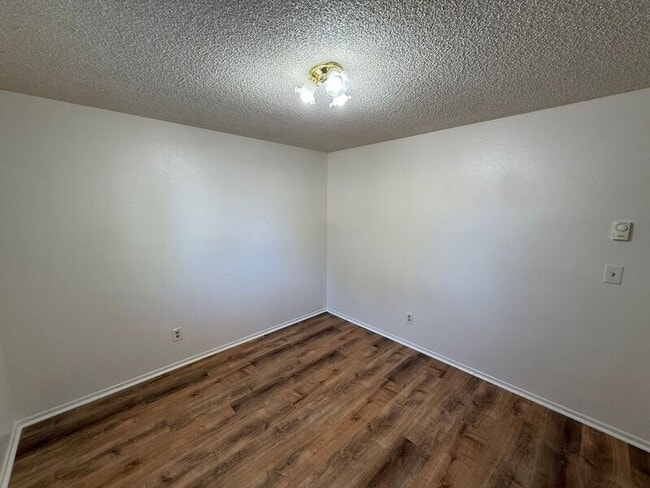 Building Photo - 2780 Ladd Ave NE