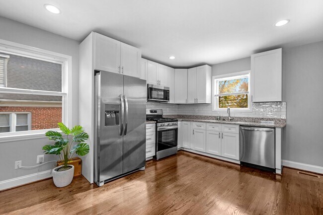 Building Photo - 4923 Lasalle Ave