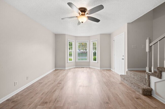 Building Photo - 907 Desota Ln