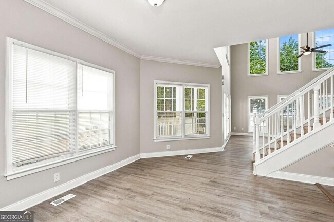 Building Photo - 990 Lena St NW