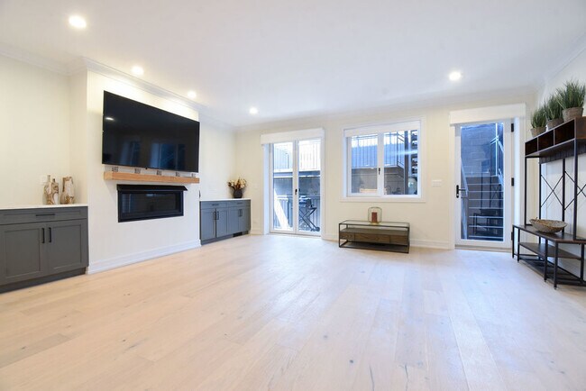 Building Photo - 3928 N Ashland Ave