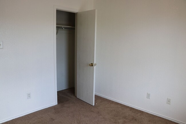 Building Photo - 2802 Edgefield St