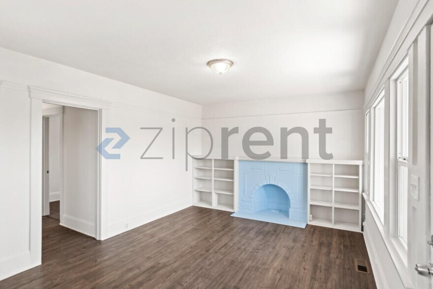 Building Photo - Unit