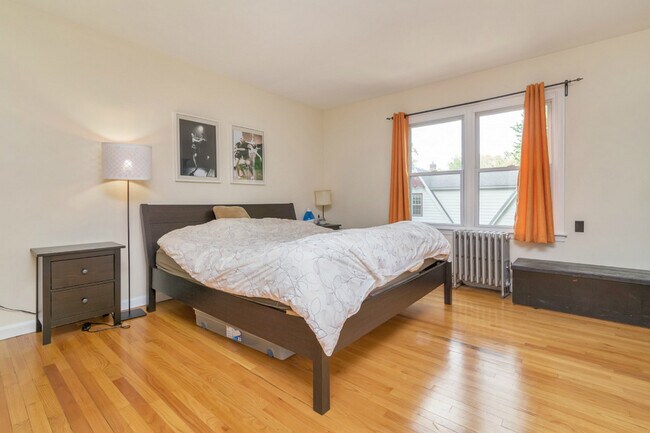 Building Photo - 48 Stelfox St