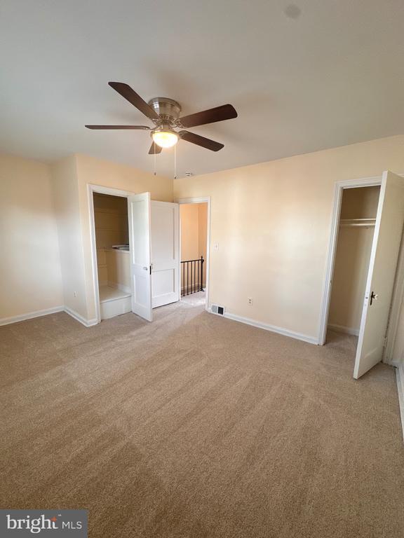 Building Photo - 3433 Clay St NE