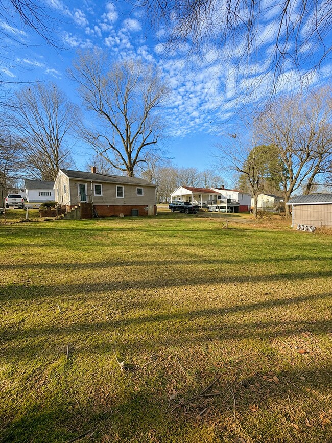 Building Photo - 608 N Wilba Rd
