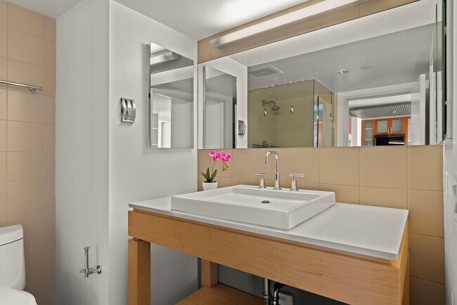 Building Photo - ONLY $1,700 PER MONTH FOR THIS BEAUTIFUL, MODERN, STATE OF THE ART, 1 BED, 1 BATH HIGH RISE CONDO...