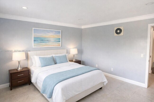 Building Photo - 1014 Salzedo St