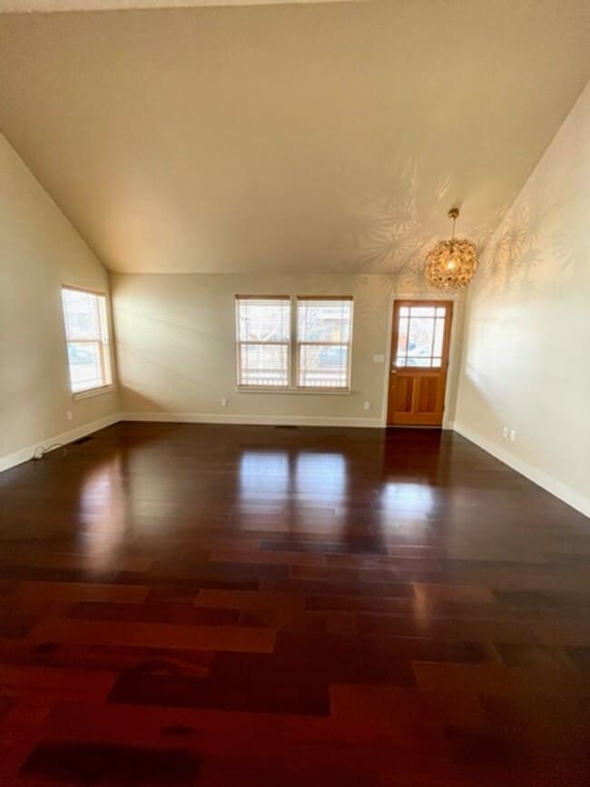 Building Photo - Great home in NE Bend!  New listing!
