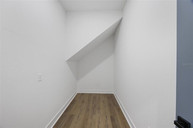 Building Photo - 3317 W Napoleon Ave