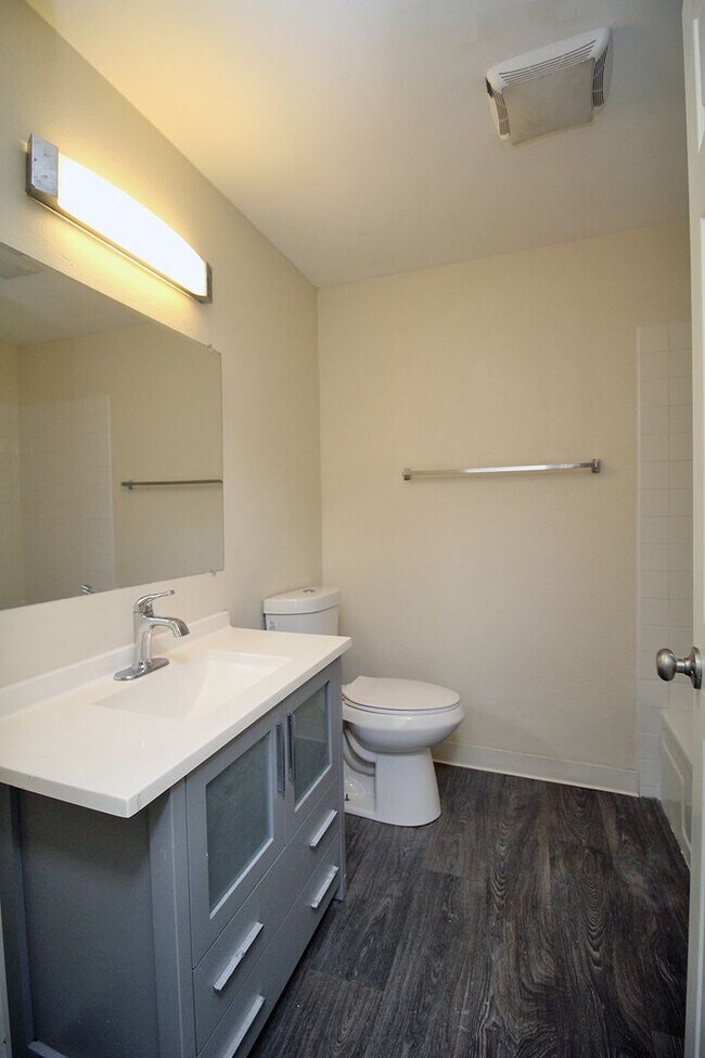 Building Photo - 11102-11130 SW 62nd Ave