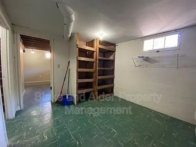 Building Photo - 6410 NE 33rd Ave