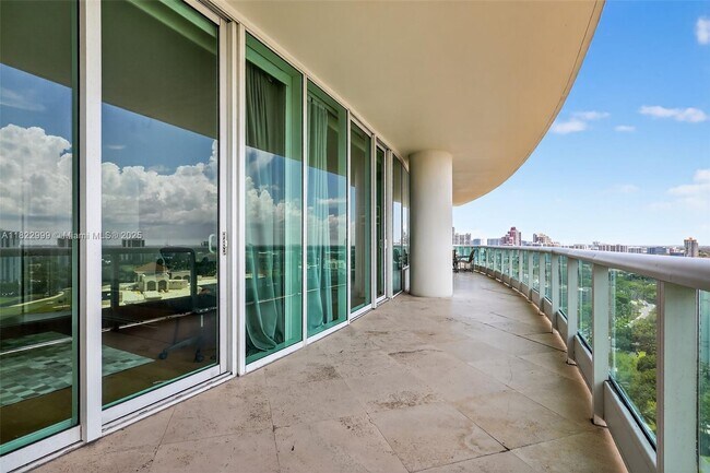 Building Photo - 20155 NE 38th Ct