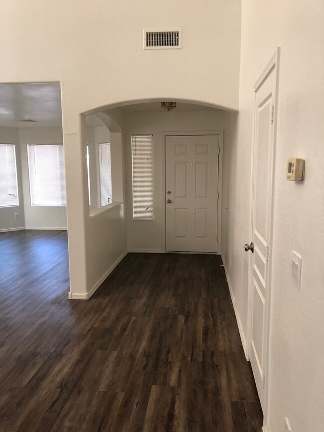 Building Photo - Massive 4 bedroom- 3 car garage- Large loft- Maricopa