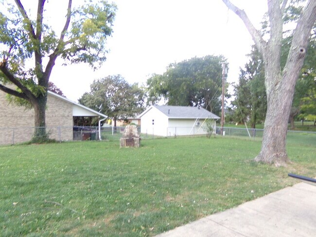 Building Photo - Corner Lot Cape Cod!