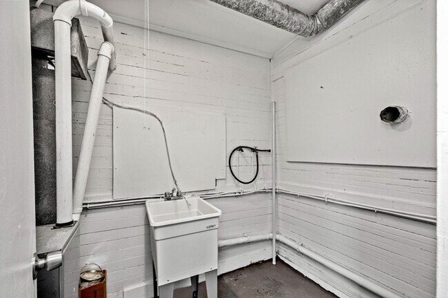 Building Photo - 1816 Wesley St