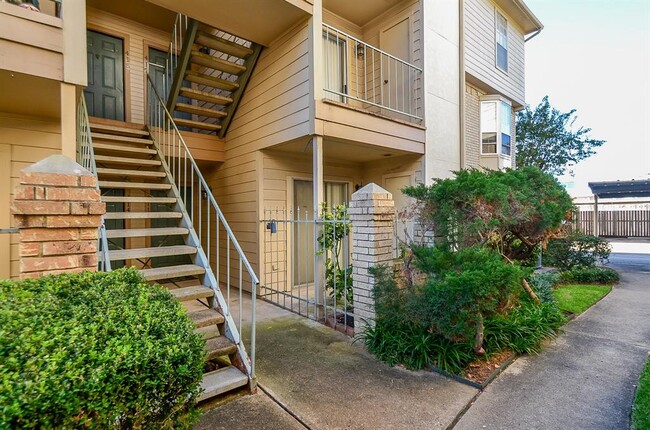 Building Photo - 12550 Whittington Dr