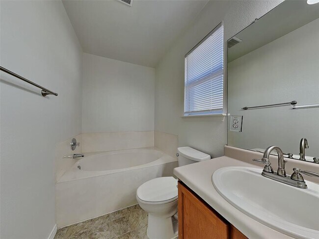 Building Photo - 228 Fall Creek Dr