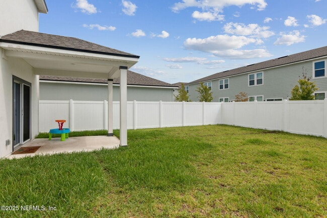 Building Photo - 14753 Cashew Ave