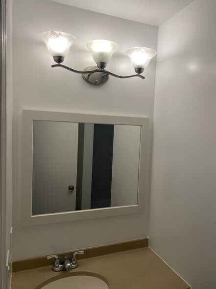 Bathroom - 28 Adams St