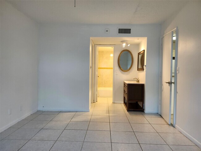 Building Photo - 501 SE 8th St