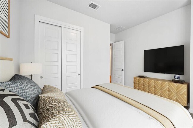 Building Photo - 135 Independence Dr