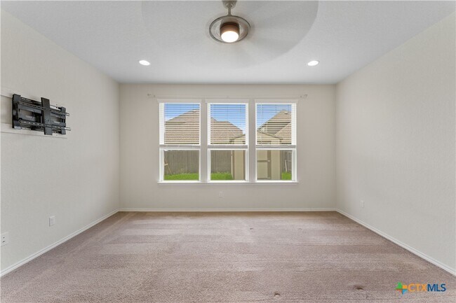 Building Photo - 942 Blue Violet