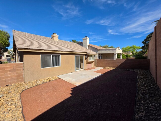 Building Photo - Beautiful Single Story Home