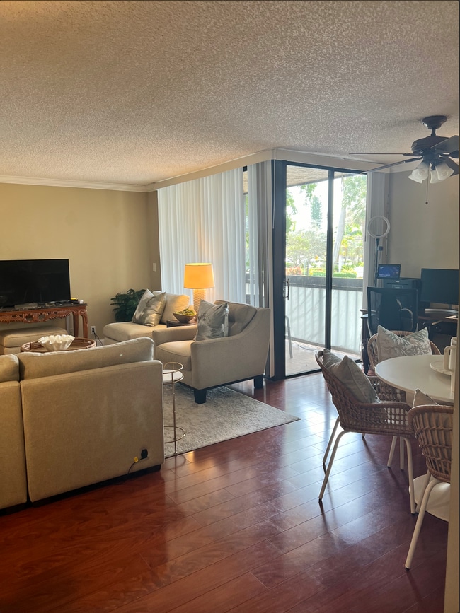 Building Photo - 2455 Lindell Blvd