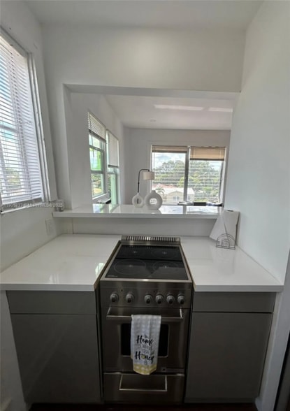 Building Photo - 444 Ponce de Leon