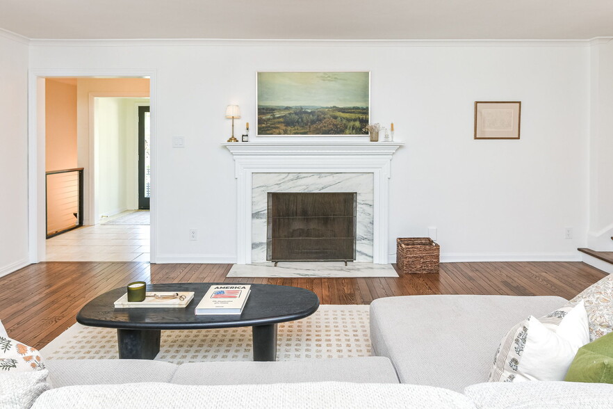 Building Photo - 5939 Gladden Dr