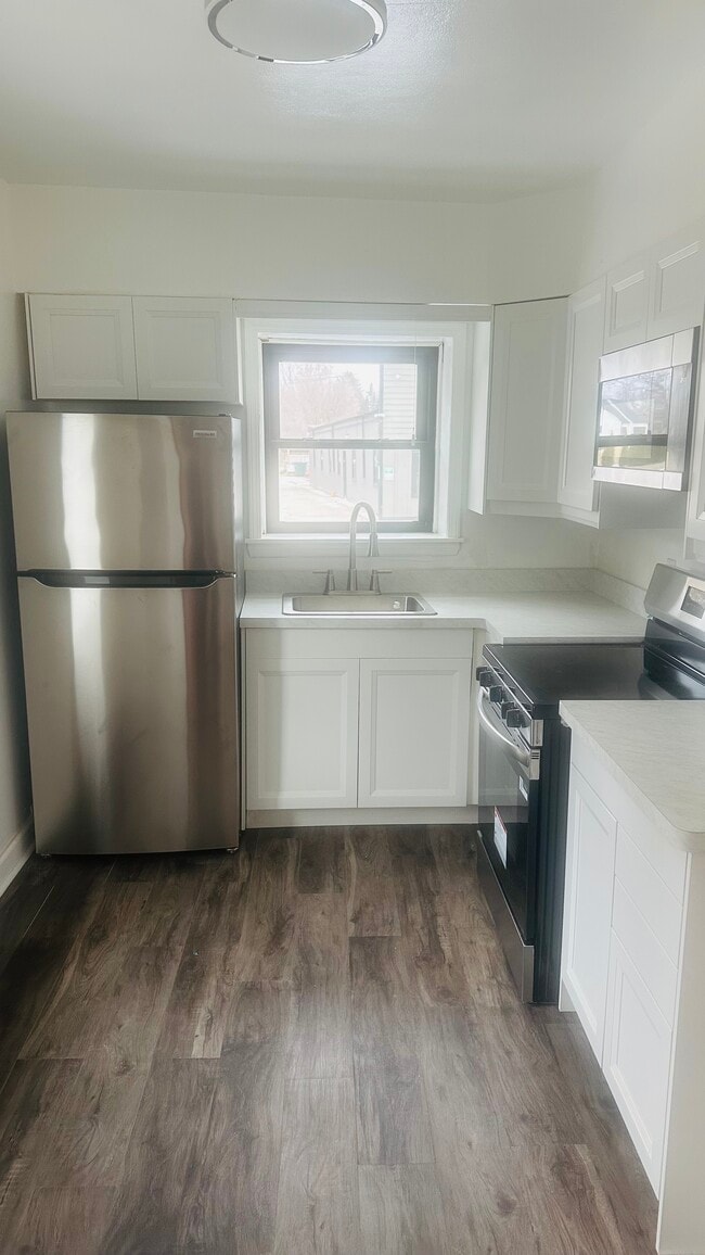 Building Photo - N49W5593 Portland Rd